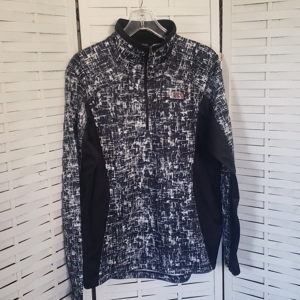 The North Face 1/2 zip long sleeve black and gray mens sweater size M